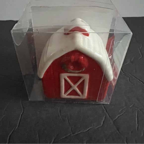 Farm House Salt & Pepper Shaker with Toothpicks Holder Red Barn & Tractor - Picture 13 of 13